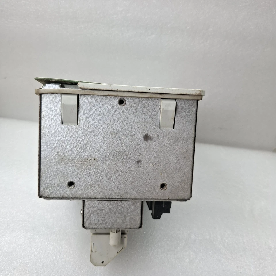 ABB REF601 Feeder Protection Relay REF601BD446NN1XG 24-240V AC/DC